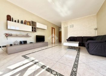 Three-room apartment Via Cesare da Sesto, Cinisello Balsamo - photo 3