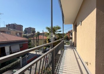 Three-room apartment Via Cesare da Sesto, Cinisello Balsamo - photo 4