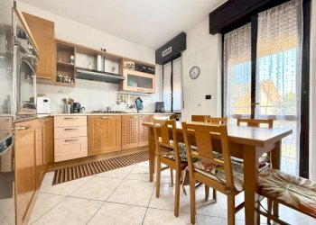 Three-room apartment Via Cesare da Sesto, Cinisello Balsamo - photo 9