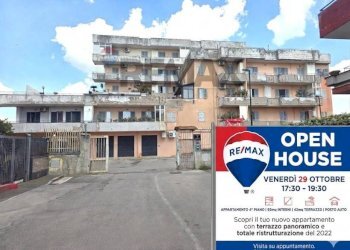 Edificio all\'aperto - Three-room apartment Casoria - photo 1