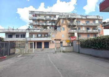 Edificio all\'aperto - Three-room apartment Casoria - photo 2