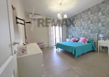 Camera / camera da letto - Three-room apartment Casoria - photo 20