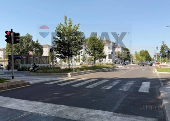 Edificio all\'aperto - Appartamento Via Dei Tulipani
13, Milano - foto 36