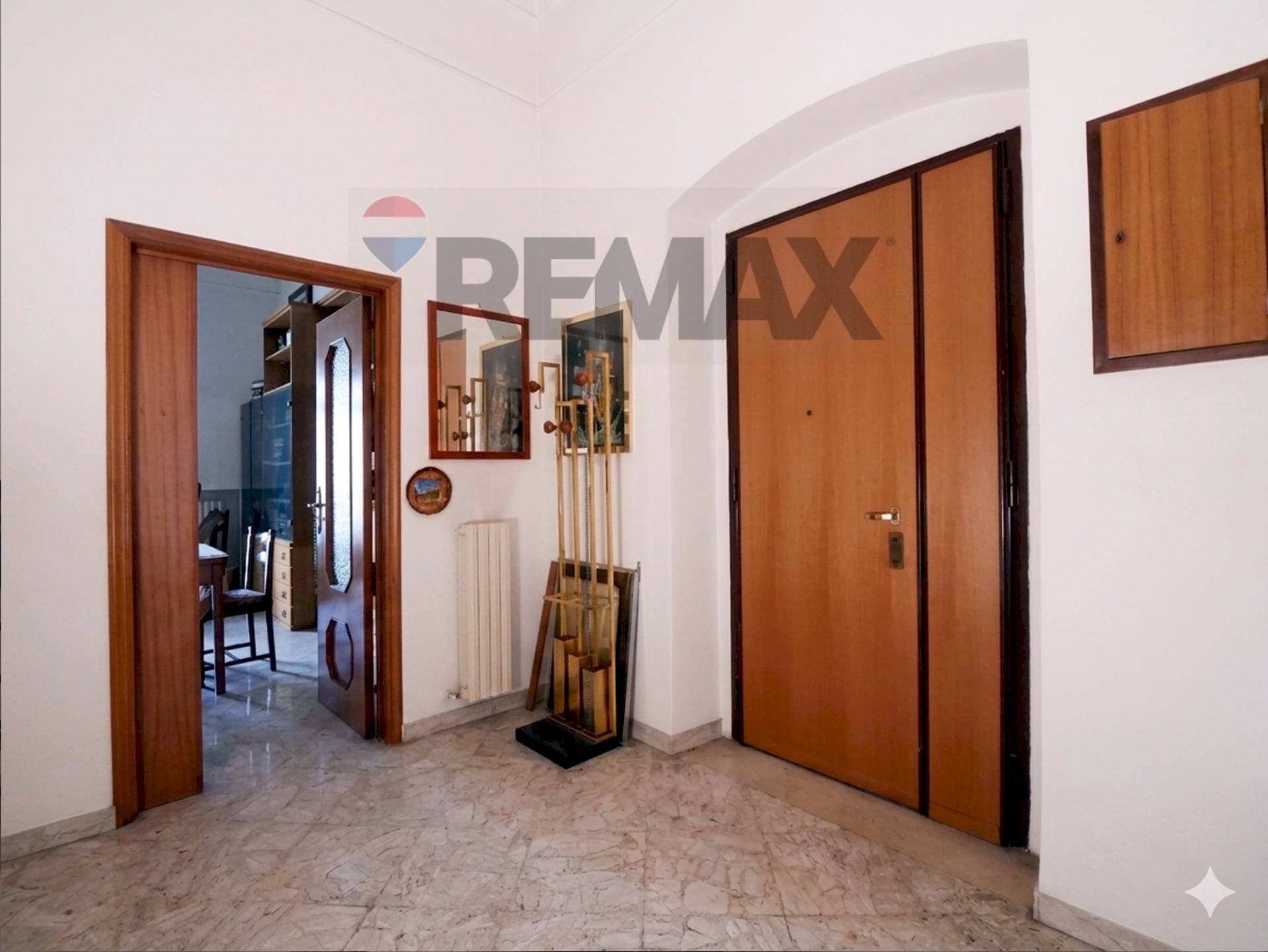 Hall / corridoio - Trilocale Via Dante Alighieri
 
251, Bari - foto 3