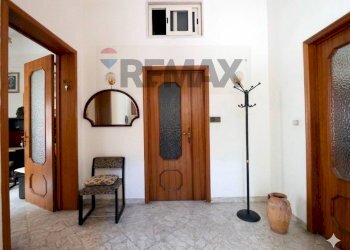 Hall / corridoio - Four-room apartment Via Dante Alighieri
 
251, Bari - photo 4