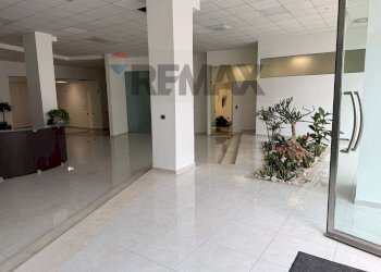 Ricezione / Lobby - Locale Commerciale Via Vincenzo Monti
 
1, Catania - foto 8