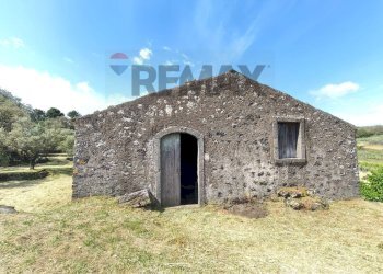 Casa all\'aperto - Terreno agricolo Contrada Rovitello
snc, Castiglione di Sicilia - foto 1