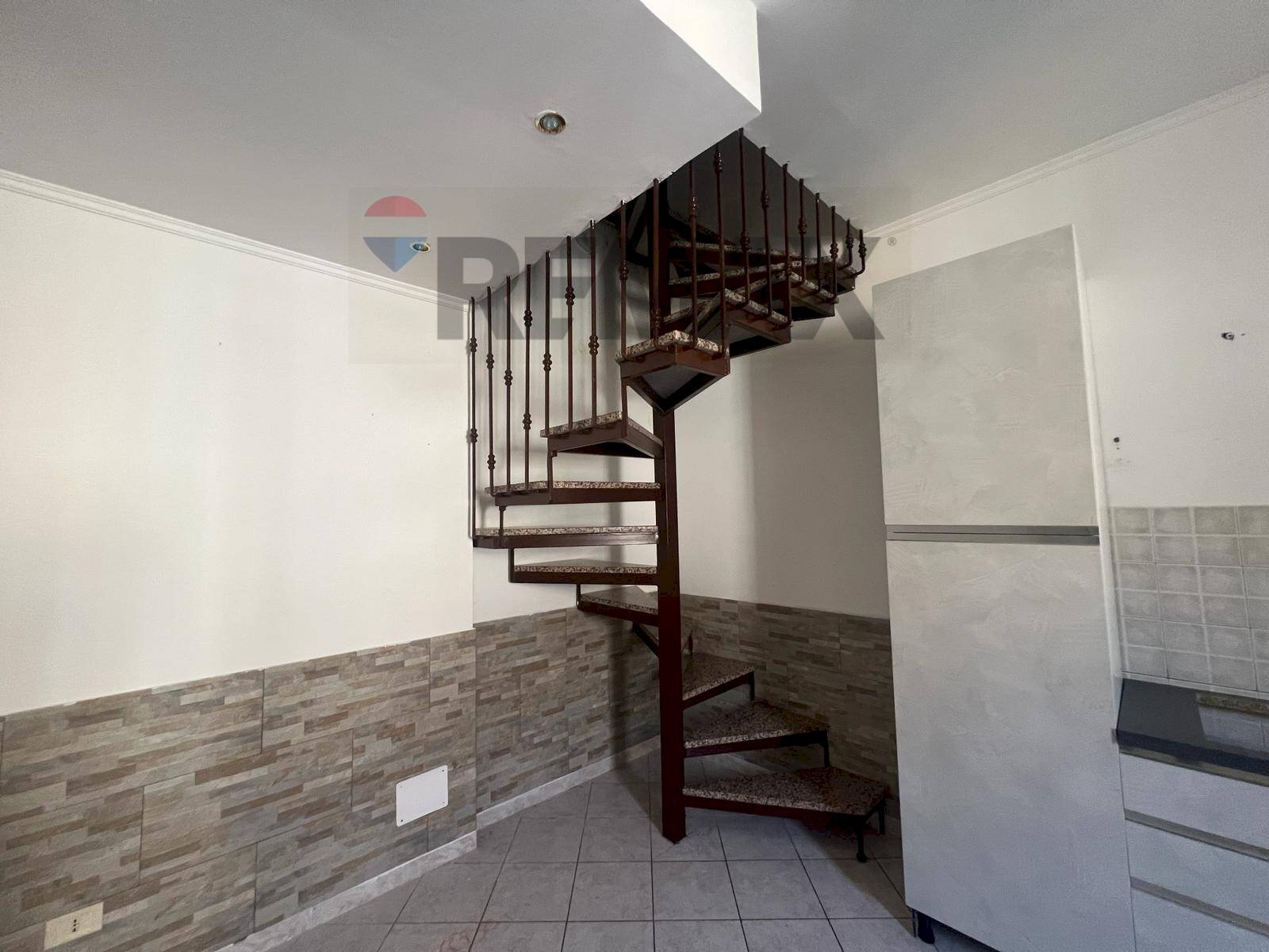 Scale - Casa indipendente Via Salvatore Battaglia
11, Santa Maria di Licodia - foto 3