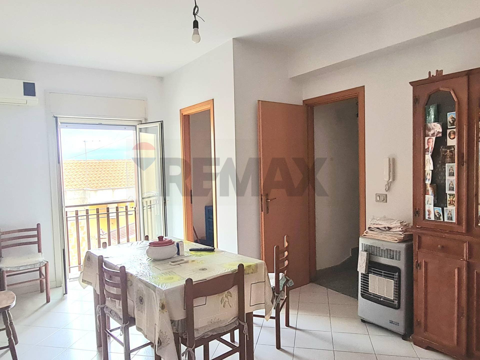 Sala da pranzo - Casa indipendente Via Duca Degli Abruzzi
 
Ronco IX, Carlentini - foto 1