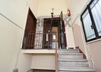 Scale - Casa semi indipendente Via Solferino
12, Catania - foto 2