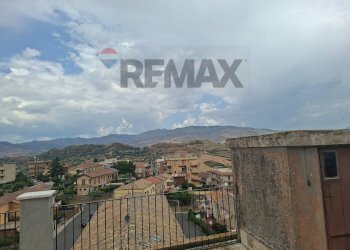 Vista delle montagne - Appartamento Via del Popolo
 
16, Regalbuto - foto 6