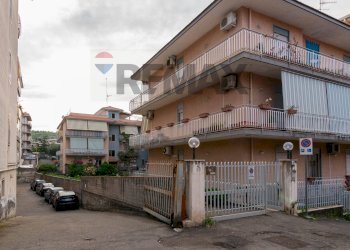 Edificio all\'aperto - Three-room apartment Via Marchese di Casalotto
 
30, Aci Catena - photo 4