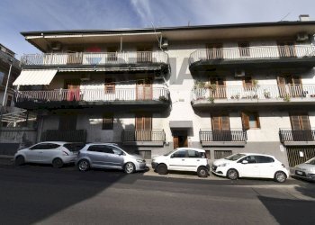 Edificio all\'aperto - Appartamento Via Finocchiari
113, Aci Catena - foto 2