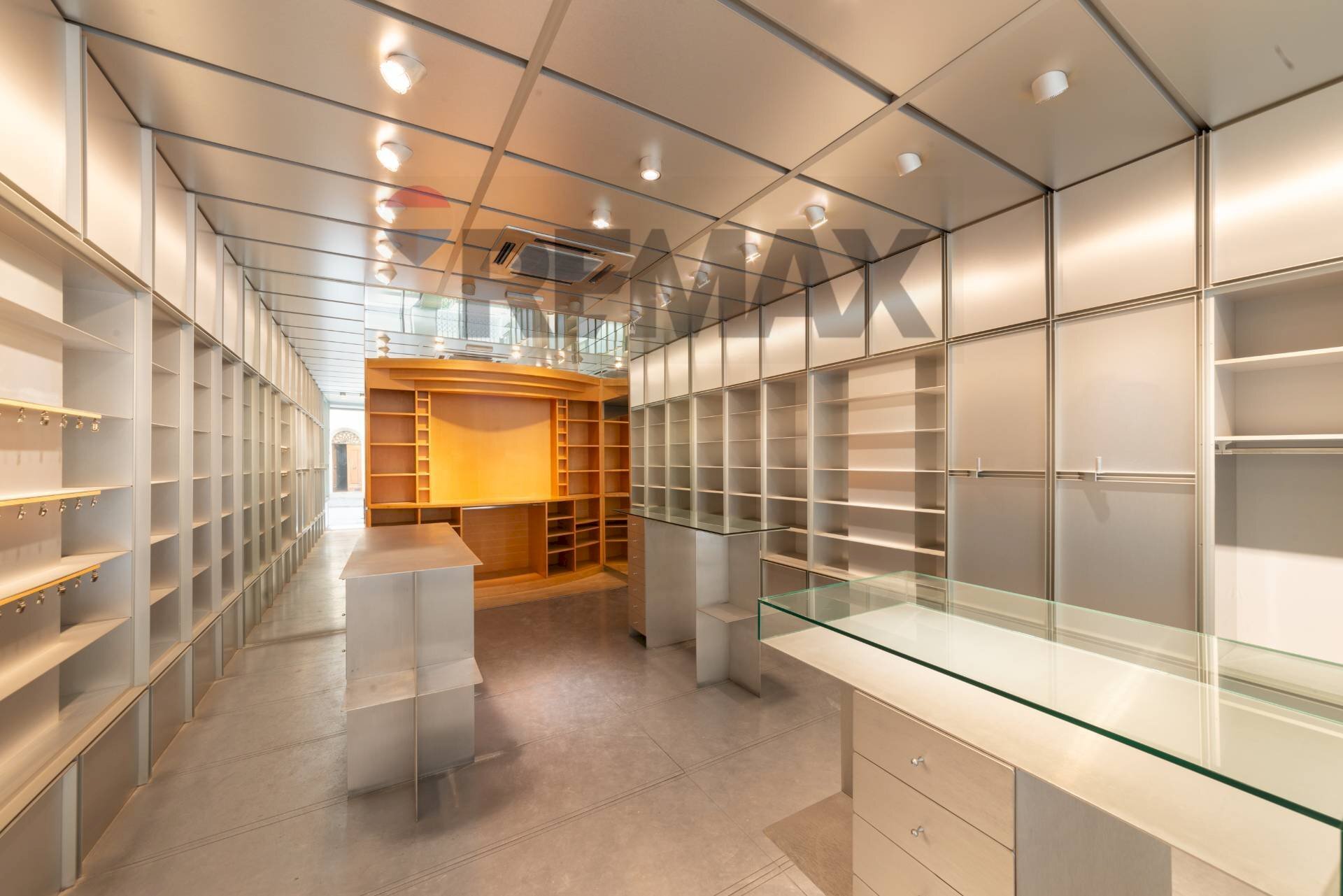 Ricezione / Lobby - Negozio Corso Italia
127, San Giovanni Valdarno - foto 2