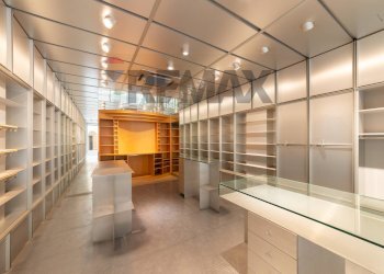 Ricezione / Lobby - Negozio Corso Italia
127, San Giovanni Valdarno - foto 2