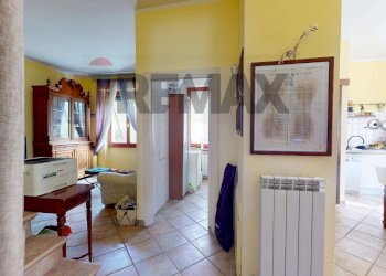 Hall / corridoio - Semi-detached house Belfiore Via Ferdinando Innamorati
 
27, Foligno - photo 39