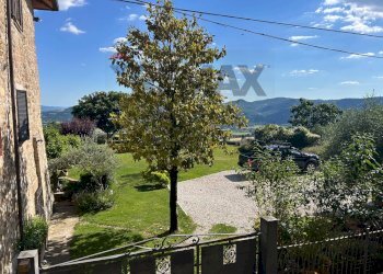 Vista delle montagne - Semi-detached house Vicolo Del Falco
 
5, Perugia - photo 6