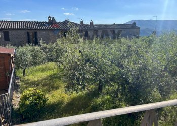 Vista delle montagne - Semi-detached house Vicolo Del Falco
 
5, Perugia - photo 11