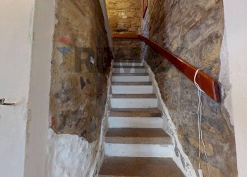 Scale - Semi-detached house Vicolo Del Falco
 
5, Perugia - photo 27