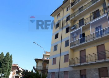 Edificio all\'aperto - Apartment Scandicci - photo 1