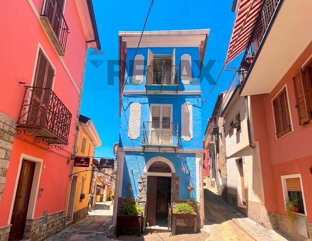 Edificio all\'aperto - Casa indipendente Eleonora d'Arborea
 
16, Tonara - foto 1