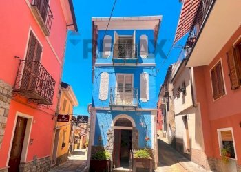 Edificio all\'aperto - Casa indipendente Eleonora d'Arborea
 
16, Tonara - foto 1