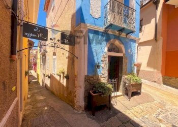 Edificio all\'aperto - Casa indipendente Eleonora d'Arborea
 
16, Tonara - foto 2