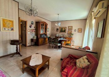 Sala da pranzo - Appartamento Via Ischia
 
20, Giardini-Naxos - foto 1