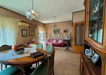 Sala da pranzo - Appartamento Via Ischia
 
20, Giardini-Naxos - foto 17