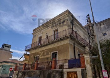 Edificio all\'aperto - Villa via regina bianca
 
115, Catania - foto 1