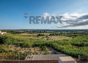 Vista delle montagne - Apartment Corso Vittorio Emanuele
 
514, Floridia - photo 15