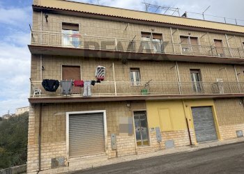 Edificio all\'aperto - Trilocale VIA GUGLIELMO MARCONI, San Nicandro Garganico - foto 11