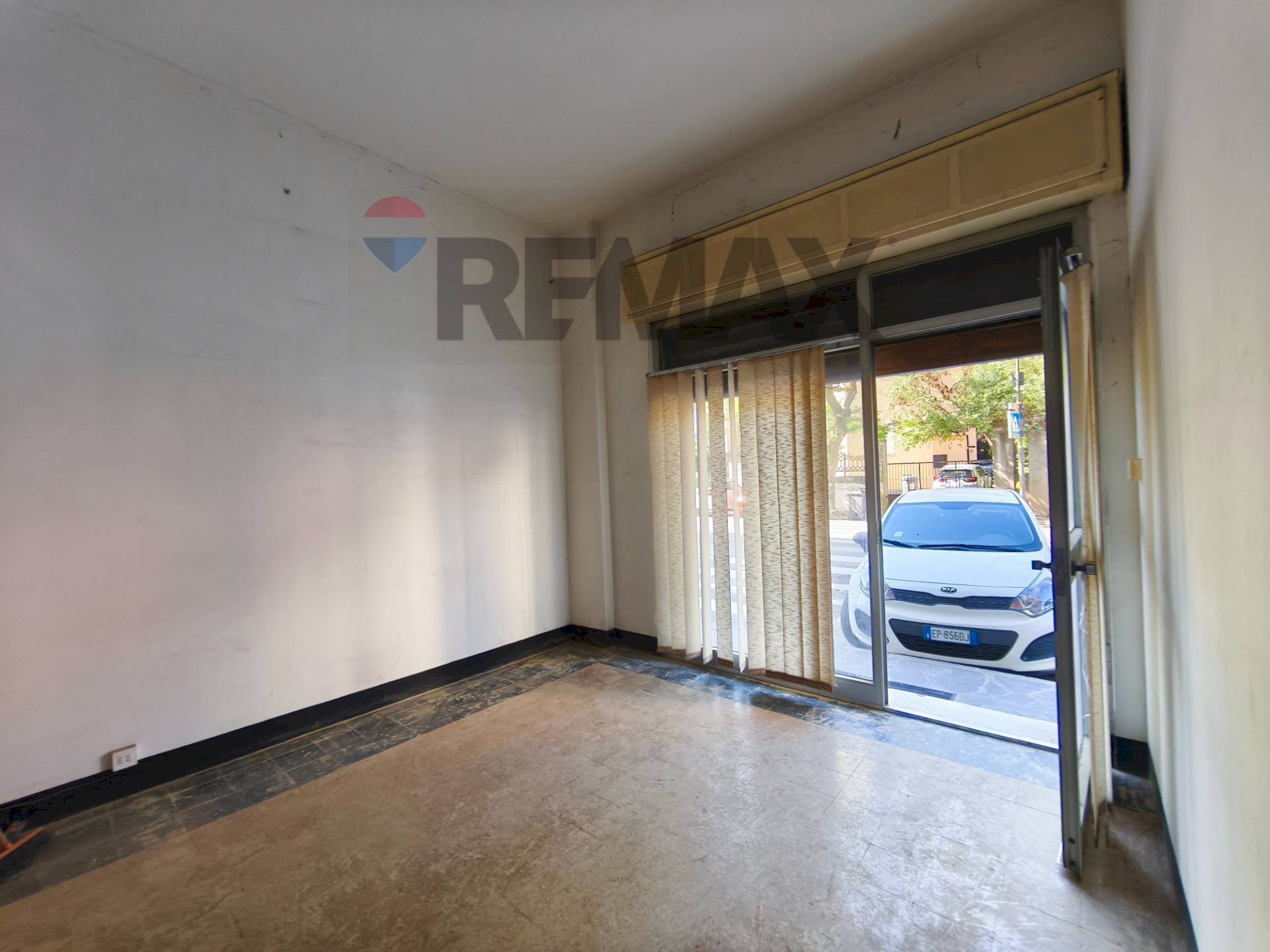 Stanza vuota - Negozio Corso Dante Alighieri
68, Cairo Montenotte - foto 2