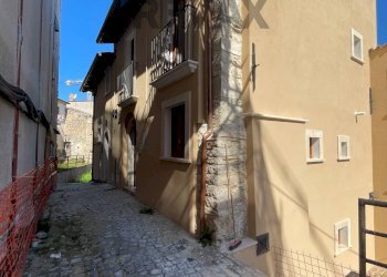 Casa all\'aperto - Casa semi indipendente Via degli Spagnoli
 
10C, L'Aquila - foto 1