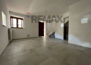 Stanza vuota - Casa semi indipendente Via degli Spagnoli
 
10C, L'Aquila - foto 2