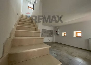 Scale - Casa semi indipendente Via degli Spagnoli
 
10C, L'Aquila - foto 5
