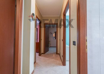 Corridoio - Four-room apartment Via Trento
 
14, Dalmine - photo 13