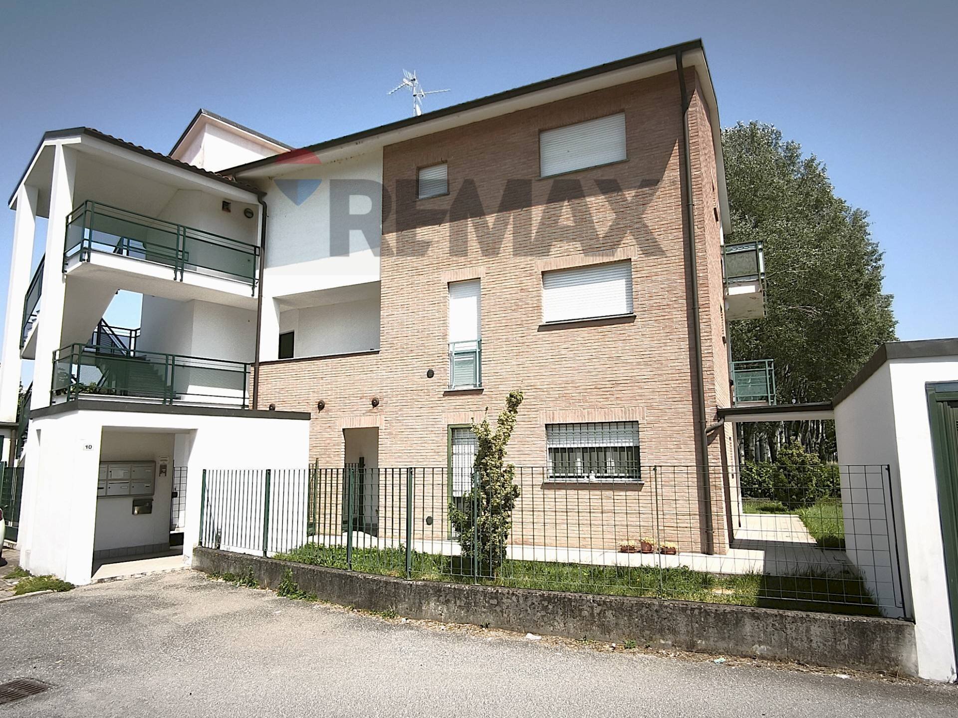 Edificio all\'aperto - Three-room apartment Via Biagi
 
10, San Martino Siccomario - photo 1