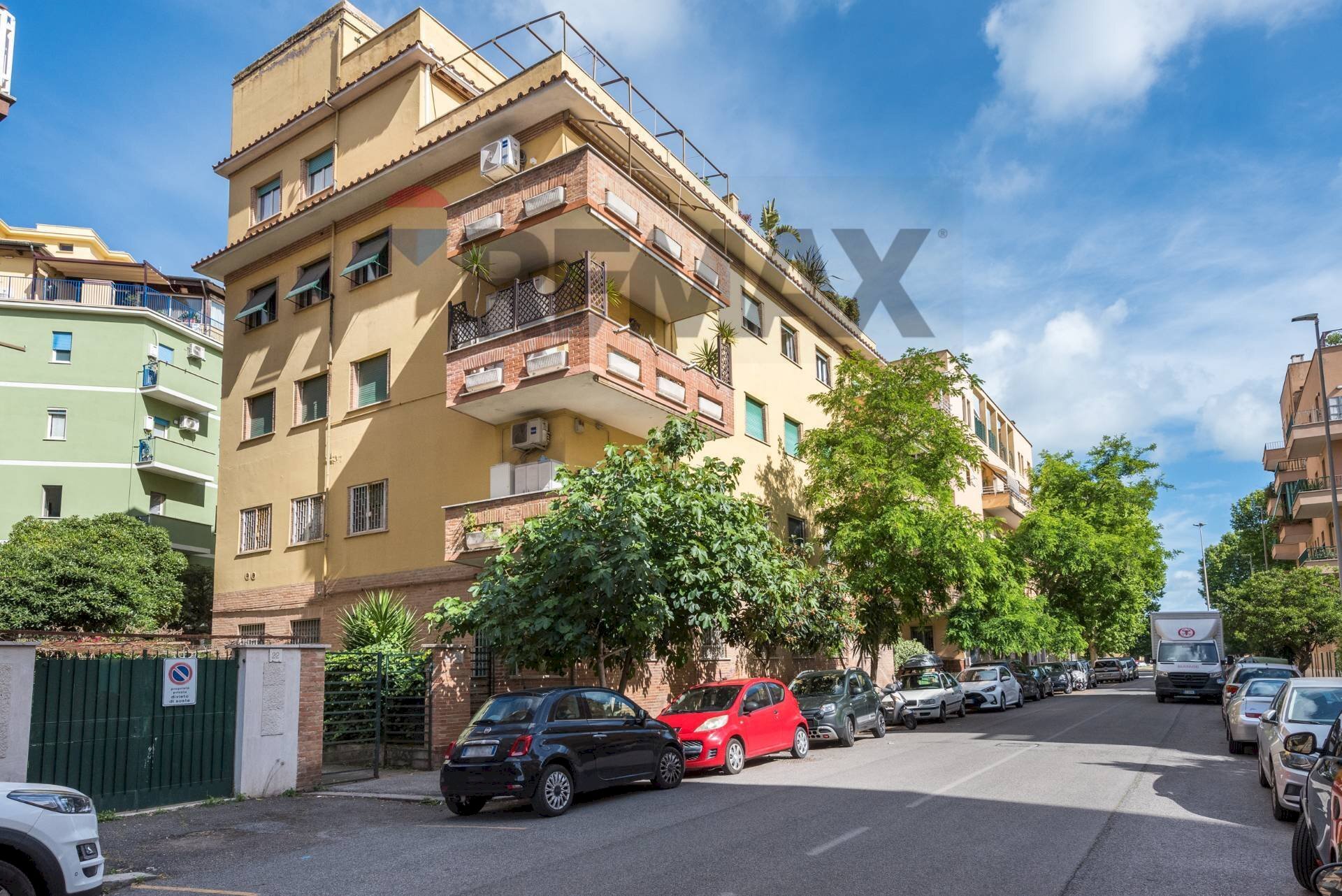 Edificio all\'aperto - Three-room apartment Via Sartena
 
18, Roma - photo 1