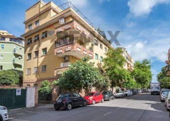Edificio all\'aperto - Trilocale Via Sartena
18, Roma - foto 1