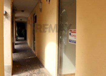 Hall / corridoio - Commercial Premises Via San Carlo
16, Reggio nell'Emilia - photo 4