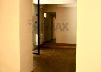 Hall / corridoio - Commercial Premises Via San Carlo
16, Reggio nell'Emilia - photo 8