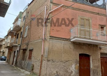 Edificio all\'aperto - Casa indipendente Quintino Sella
 
12, Favara - foto 2