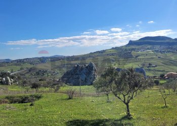 Vista delle montagne - Terreno agricolo Contrada San Benedetto
snc, Favara - foto 4