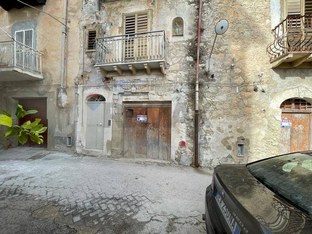 Edificio all\'aperto - Magazzino Via Palermo
23, Favara - foto 2