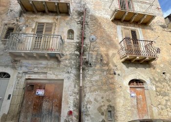 Edificio all\'aperto - Magazzino Via Palermo
23, Favara - foto 1