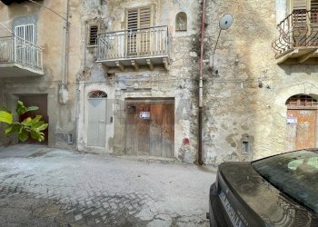 Edificio all\'aperto - Magazzino Via Palermo
23, Favara - foto 2