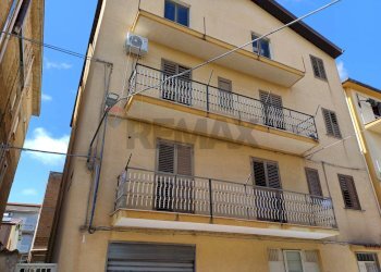 Edificio all\'aperto - Appartamento Viale Europa
 
41, Favara - foto 1