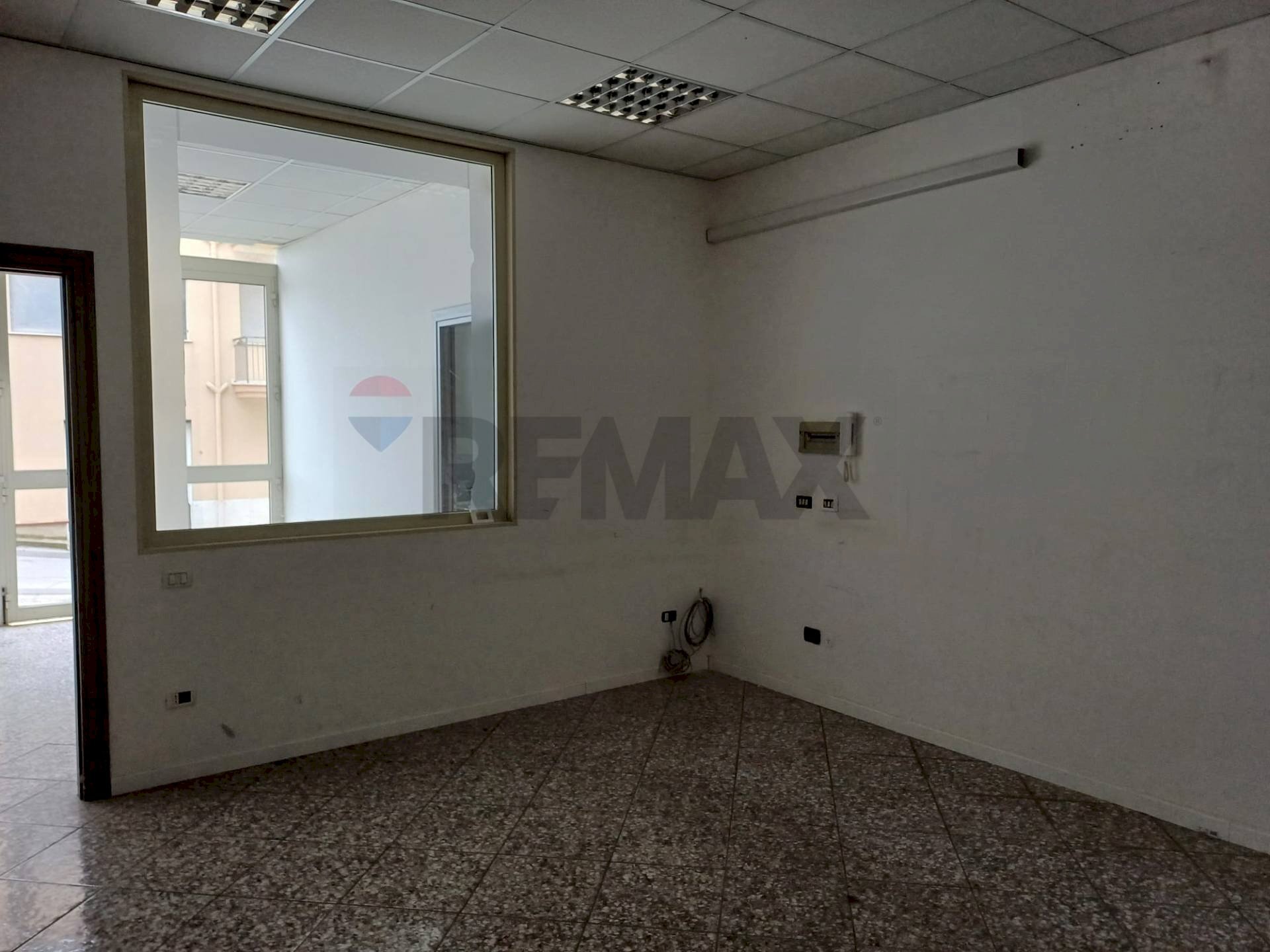 locale - Commercial Activity via Pier Santi Mattarella
30, Favara - photo 3