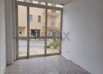 vetrata - Attività Commerciale via Pier Santi Mattarella
30, Favara - foto 2